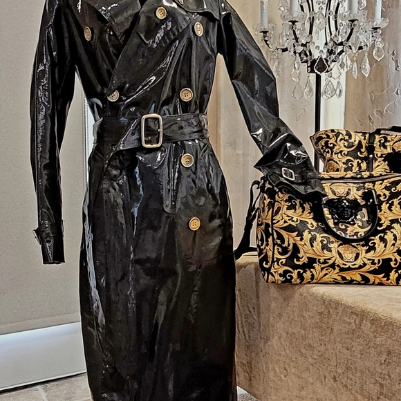 Burberry Prorsum Black Vinyl Patent Trench Coat with Gold Buttons. Size US 2 - Picture 8 of 16